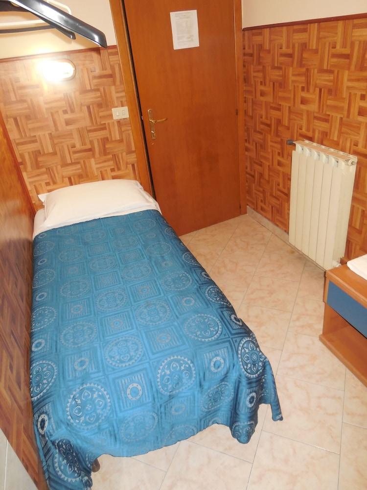 Cressy Hotell Rom Exteriör bild